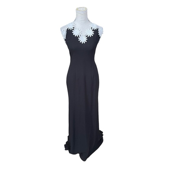 Naeem Khan NK32 Black Crepe Halter Gown with White Daisy Appliqué, Size 4 - Picture 3 of 16